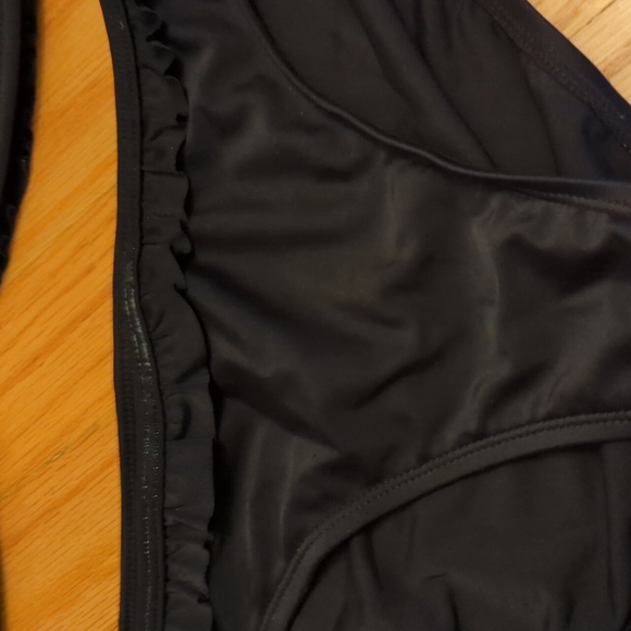 Black bikini - Picture 5 of 8